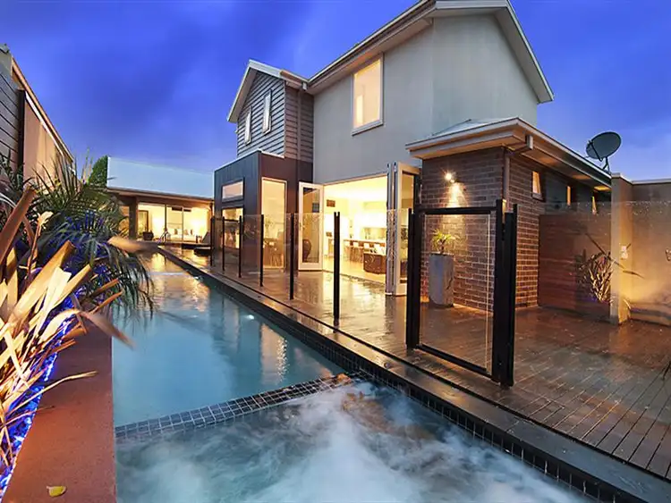 11 Longview Ave, Manifold Heights VIC