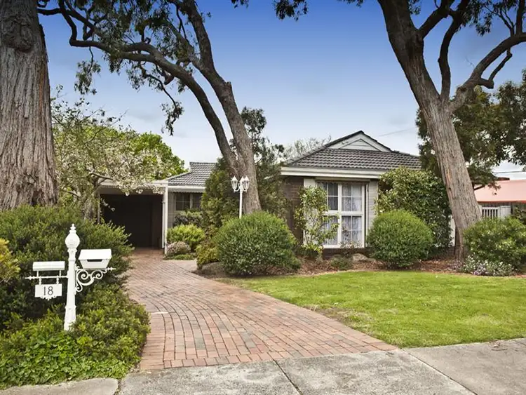 18 Gyton Ave, Glen Waverley VIC