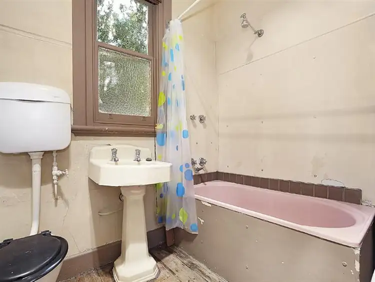 Fifth view of Homely house listing, 8 Young St, Preston VIC