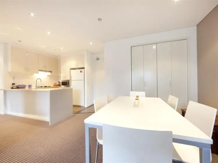 2 Aqua St, Southport QLD