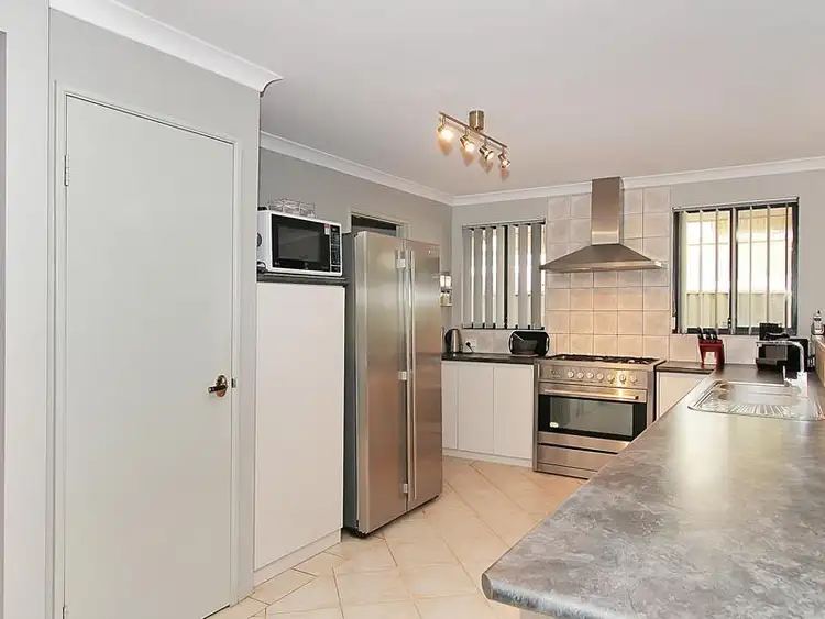 11 Rainbow Cres, Beechboro WA