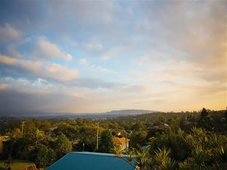 25 Ormond Rd, Oxley QLD