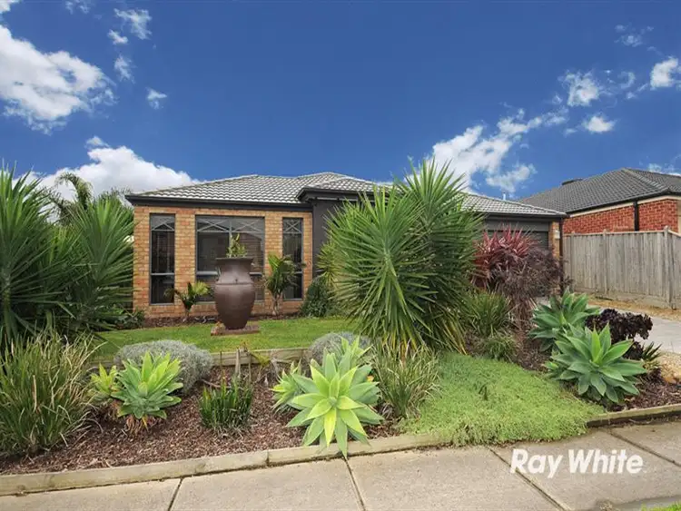 40 Sussex Ave, Cranbourne North VIC