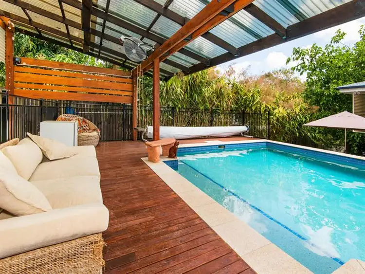 142 Lawn St, Holland Park QLD