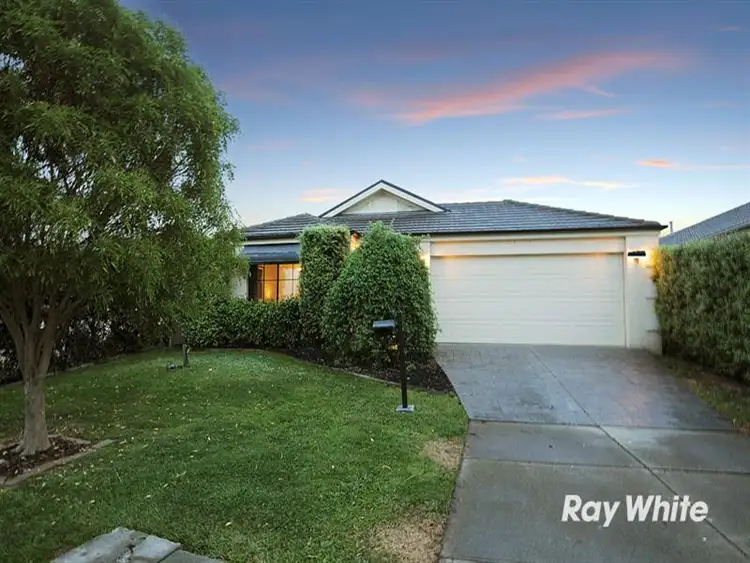 4 Oakmont Pl, Cranbourne West VIC