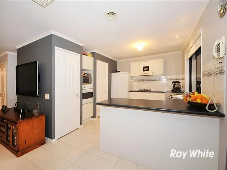 Fifth view of Homely house listing, 4 Oakmont Pl, Cranbourne West VIC