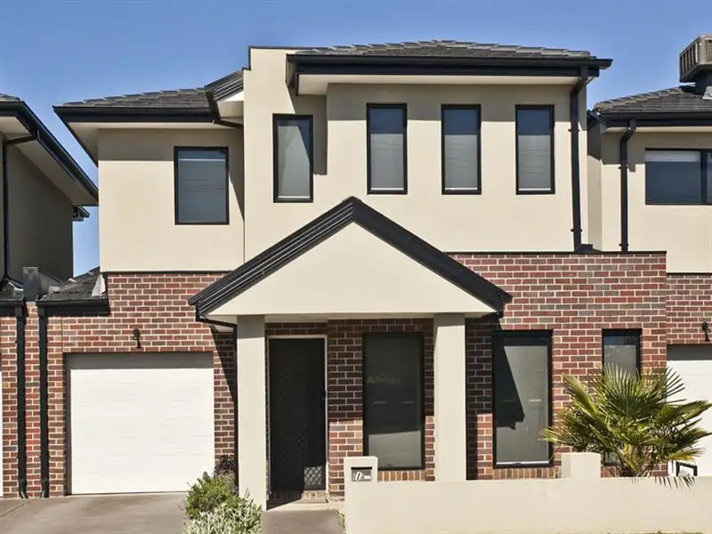 Main view of Homely unit listing, 2/1 Lee Ave, Springvale VIC