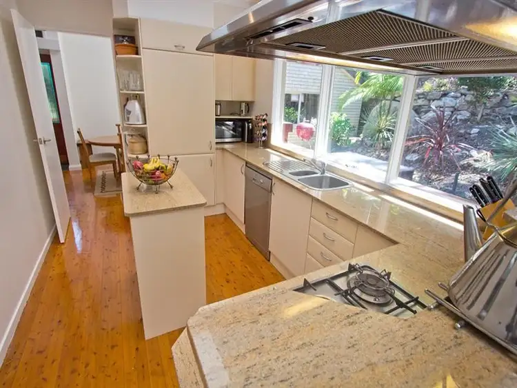 Fifth view of Homely house listing, 8 Duneba Pl, Frenchs Forest NSW