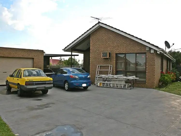 1 Gillespie Rd, St Albans VIC