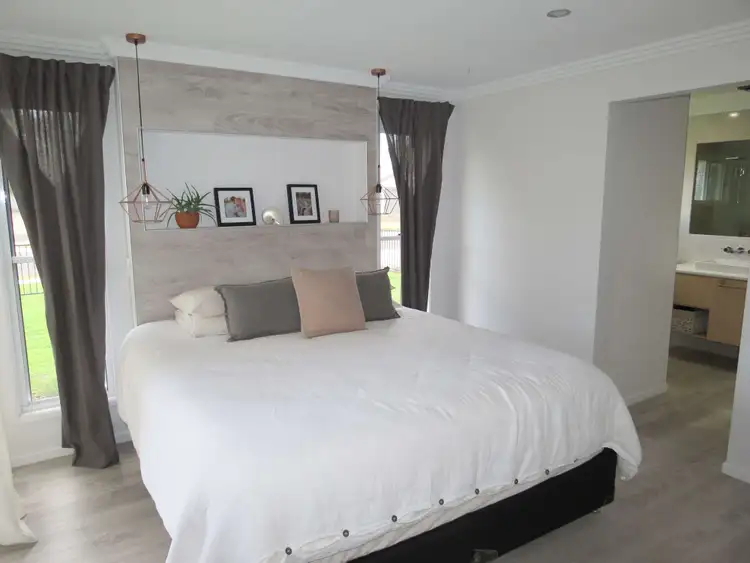 Sixth view of Homely house listing, 2/10 Milliken, Emerald QLD 4720