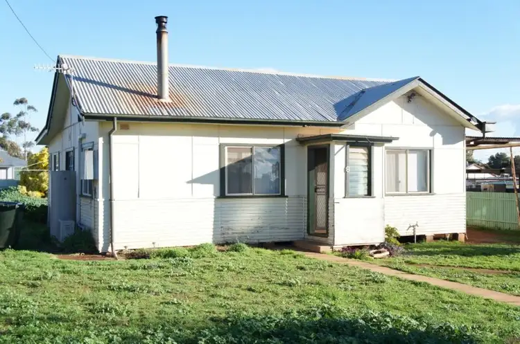 8 Hughes Street, Condobolin NSW 2877