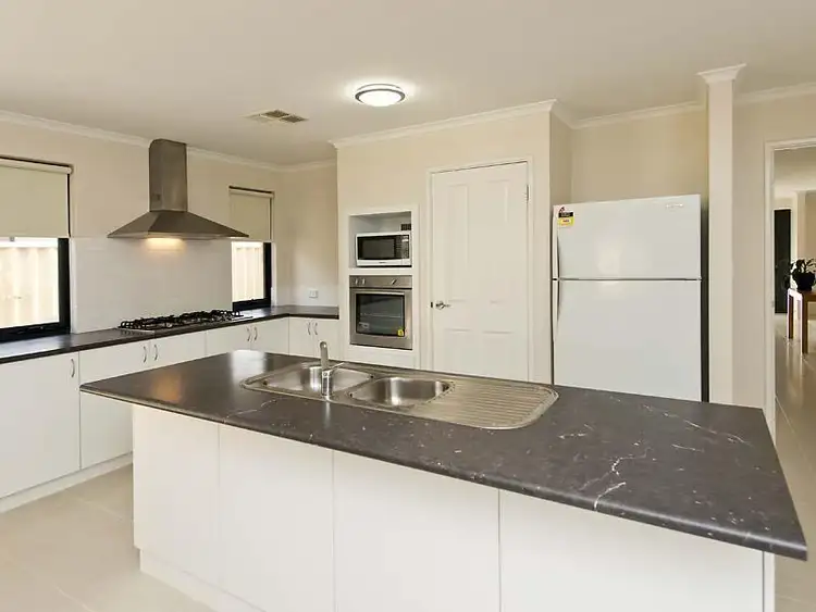 25 Turtledove Road, Forrestdale WA 6112