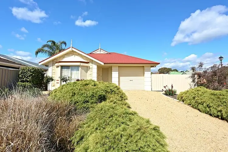 8 Nicholas Court, Craigmore SA 5114