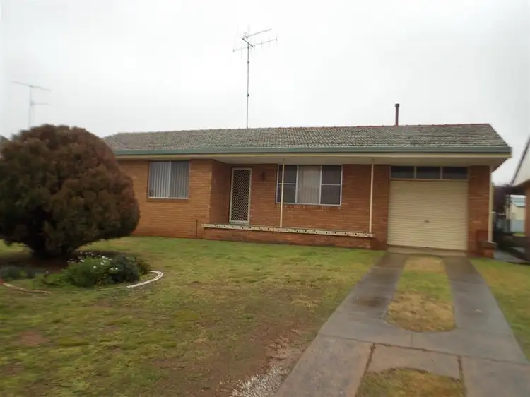 16 Downes Crescent, Parkes NSW 2870