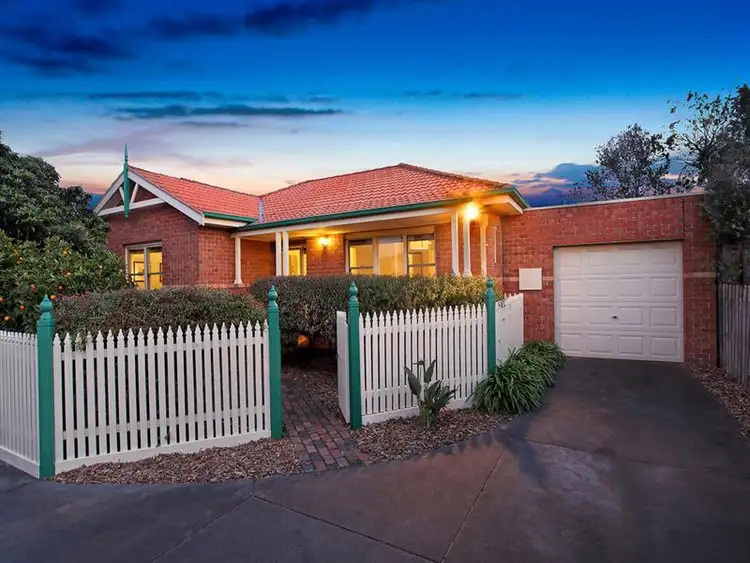 2/18 Calembeena Avenue, Hughesdale VIC 3166
