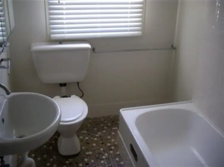 Fifth view of Homely house listing, 35 Hibiscus Crescent, West Albury NSW 2640