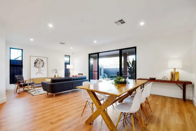 17 Glen Rowan Road, Woodville South SA 5011