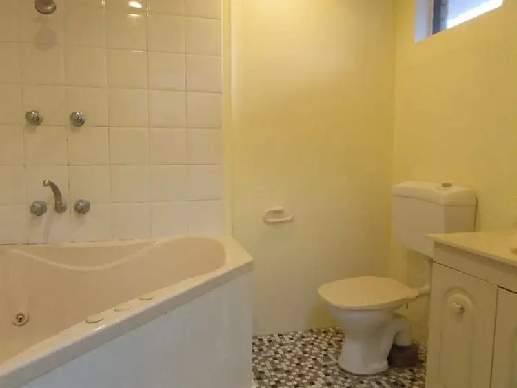 Fifth view of Homely unit listing, 4/695 Lavis Street, East Albury NSW 2640