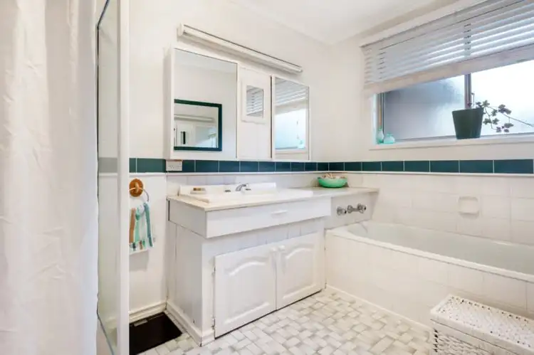 Sixth view of Homely house listing, 8 Geneva Court, Frankston VIC 3199