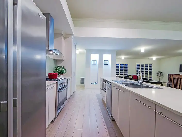 Seventh view of Homely house listing, 10 Grebe Way, Williams Landing VIC 3027