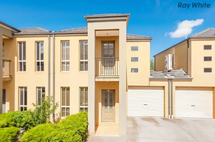 3/8 Lorraine Court, Hillside VIC 3037