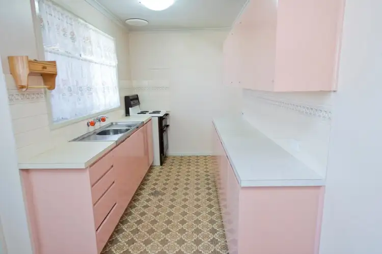 Fifth view of Homely house listing, 4 Dowling Court, Swan Hill VIC 3585