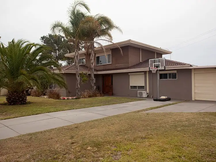 2 Quamby Place, Rockingham WA 6168