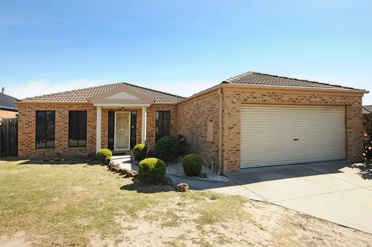 8 Flora Park Way, Carrum Downs VIC 3201