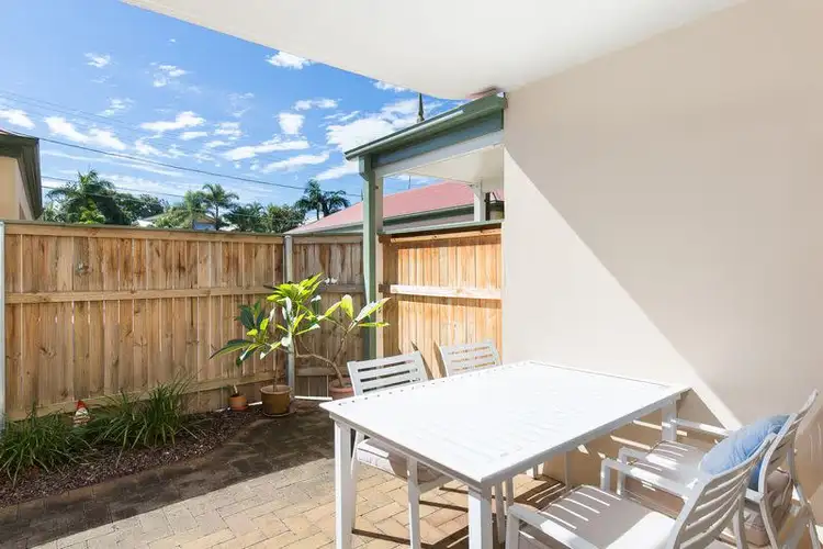 Fifth view of Homely unit listing, 2/26 Elliott Street, Hawthorne QLD 4171