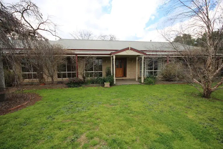 74 Pascoe Street, Rochester VIC 3561