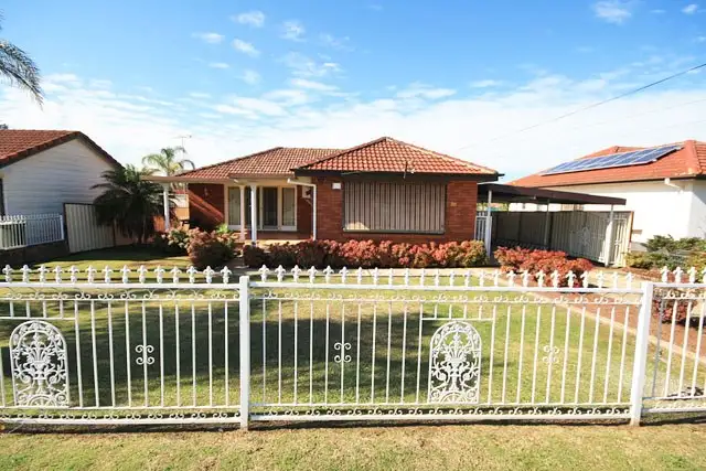 15 Wattle Avenue, Macquarie Fields NSW 2564