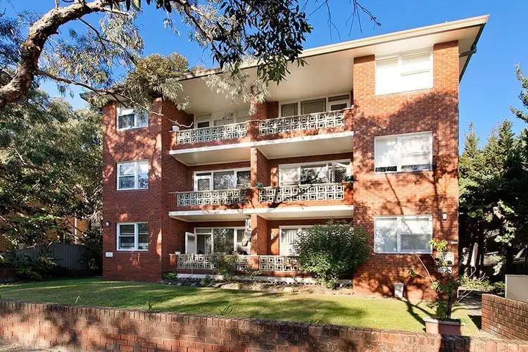Main view of Homely unit listing, 4/18-20 Hercules Road, Brighton-le-sands NSW 2216