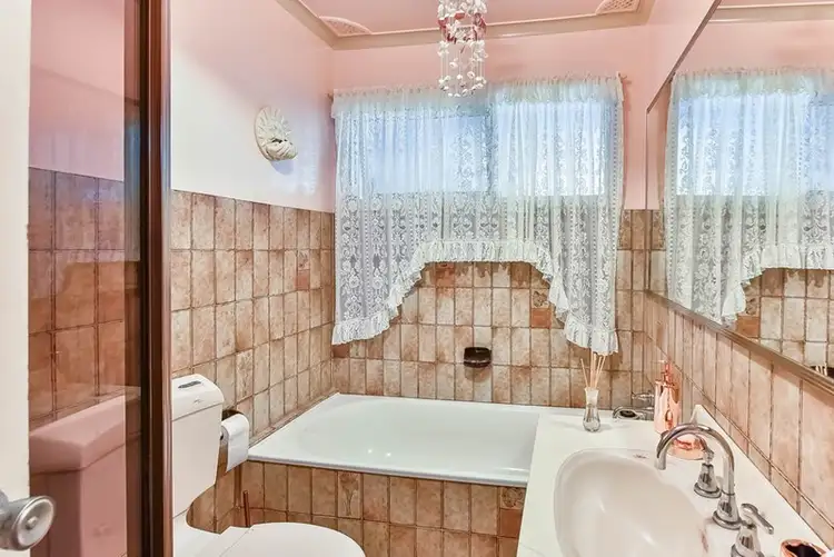 Seventh view of Homely house listing, 260 The Parkway, Bradbury NSW 2560