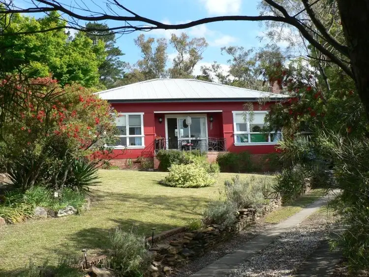 16 Railway Parade, Woodford NSW 2778