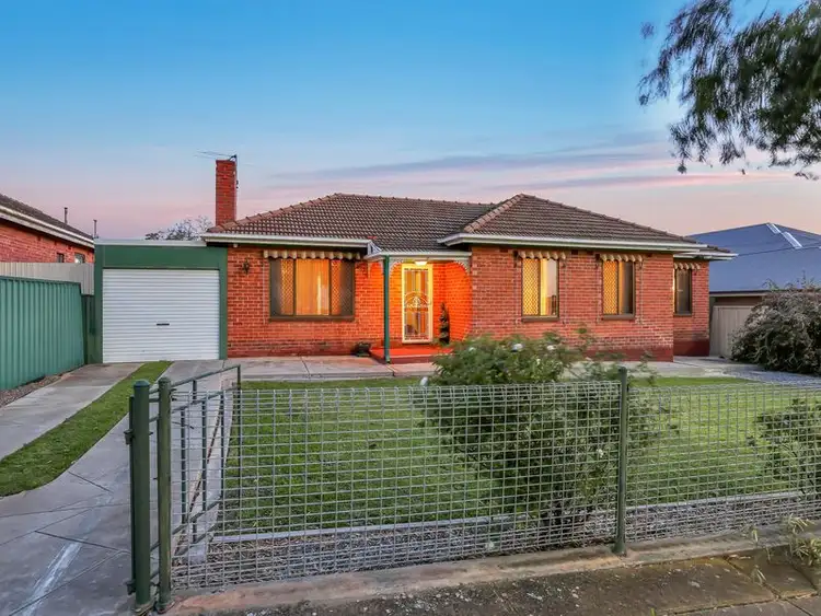 15 Chester Avenue, Clearview SA 5085