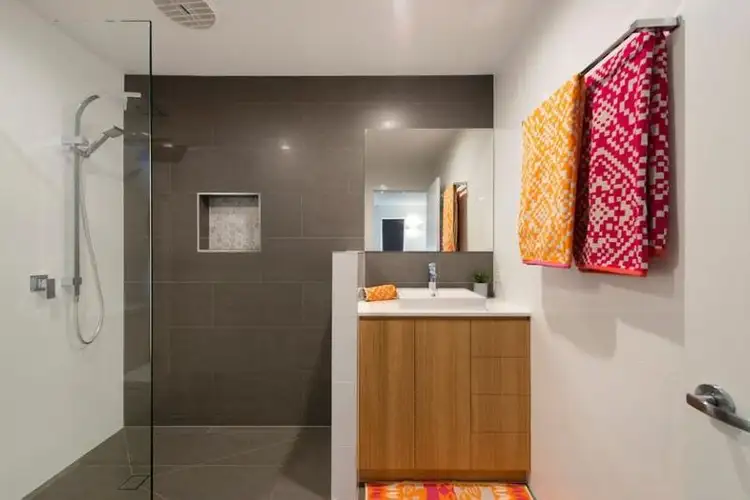 Seventh view of Homely house listing, 2 Silky Oak Crescent, Carindale QLD 4152