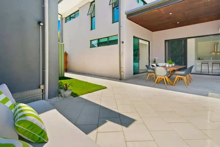 Fifth view of Homely house listing, 10 Edgewater Place, Bulimba QLD 4171