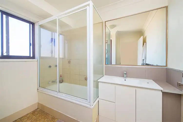 Fifth view of Homely unit listing, 5/4 Christina Court, Mermaid Waters QLD 4218