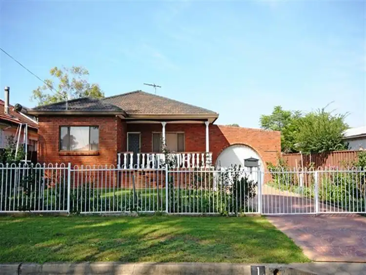 1 Lochee Avenue, Minto NSW 2566