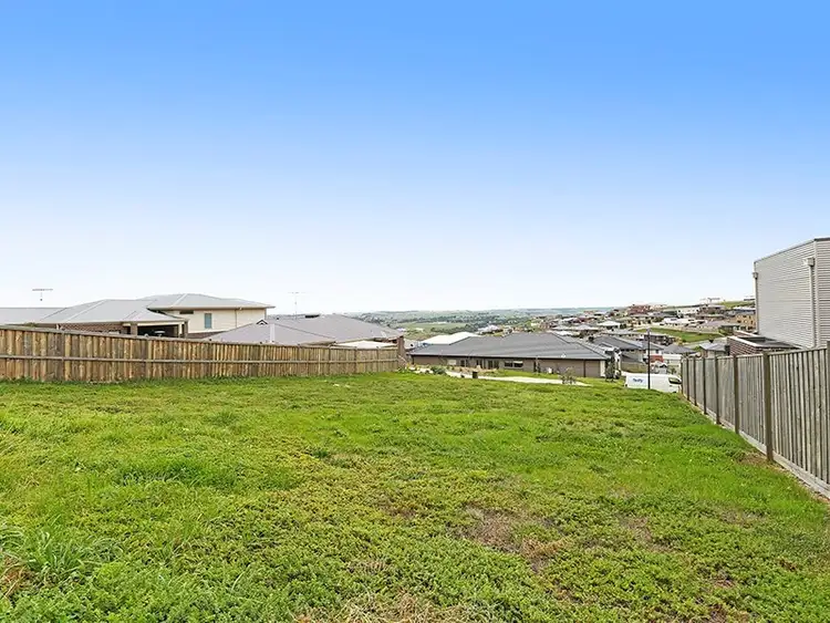 8 Burberry Court, Highton VIC 3216