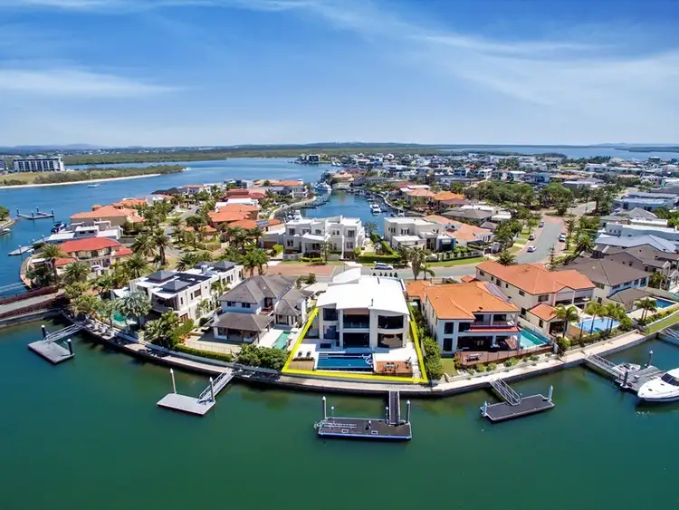 35 The Sovereign Mile, Sovereign Islands QLD 4216