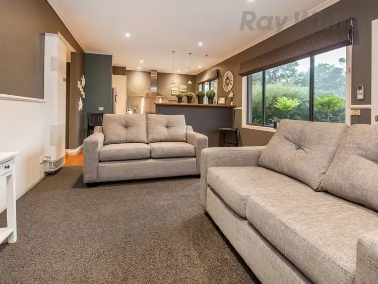 Fifth view of Homely house listing, 8 Florence Avenue, Rosebud West VIC 3940