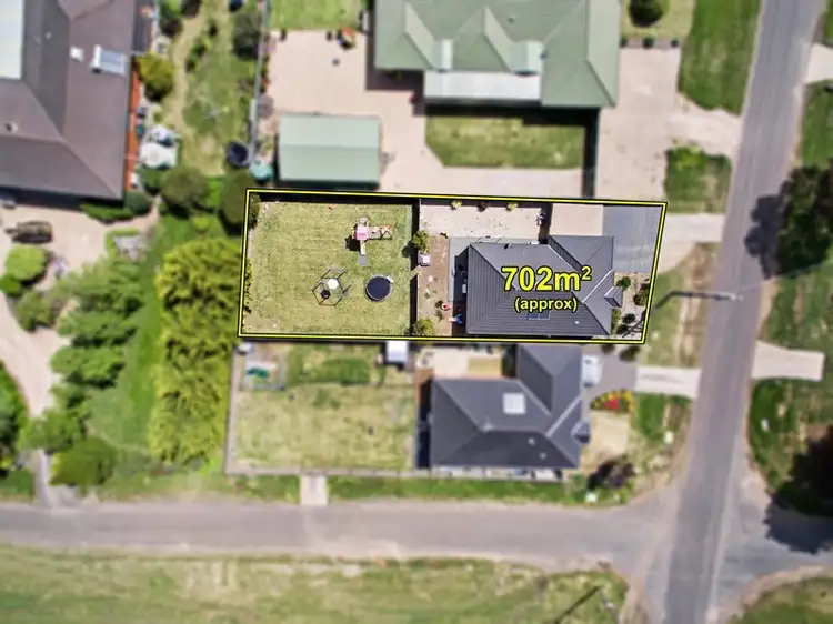 1B Reynolds Grove, Romsey VIC 3434