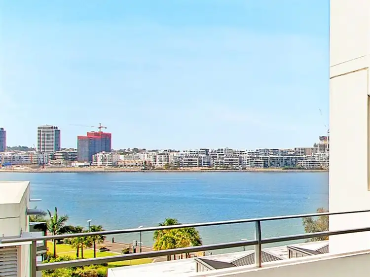433/25 Bennelong Parkway, Wentworth Point NSW 2127