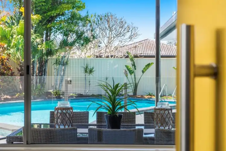 140 Sunshine Boulevard, Mermaid Waters QLD 4218