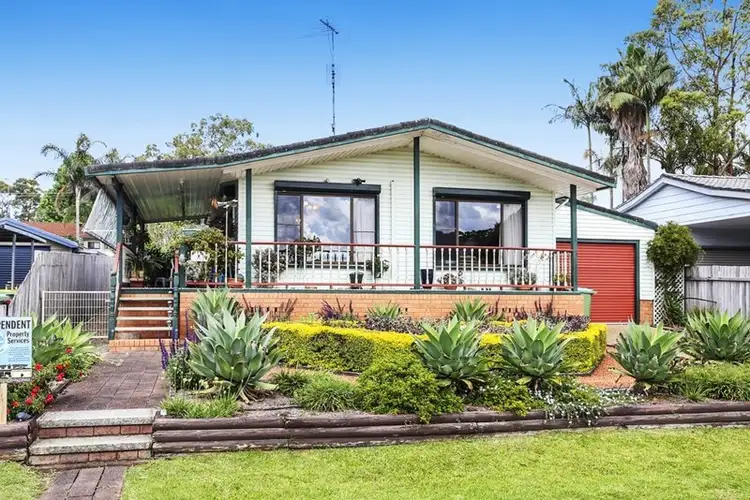 7 Campbell Parade, Mannering Park NSW 2259