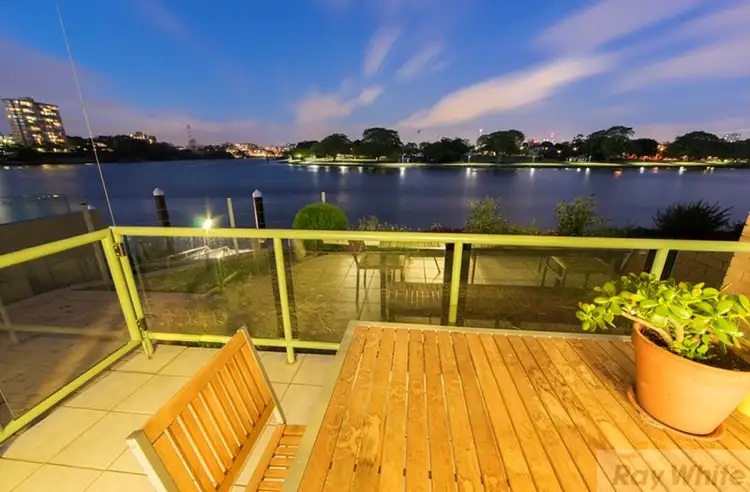 1/32 Sandford Street, St Lucia QLD 4067