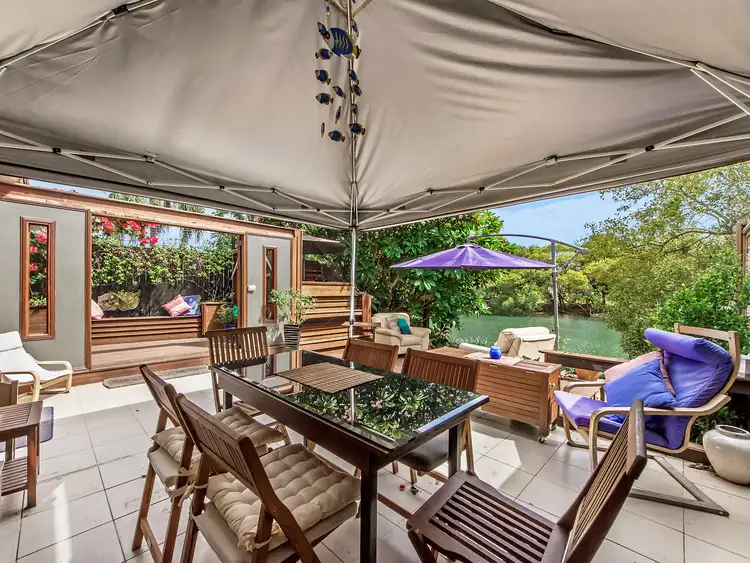 1/5 Royal Palm Court, Southport QLD 4215