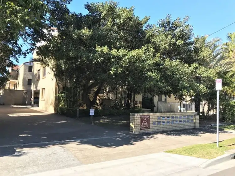 2/25 Ahern Street, Labrador QLD 4215