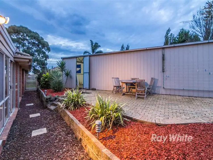 16 Manisa Place, Cranbourne West VIC 3977